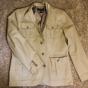 Men’s beige sports coat.
